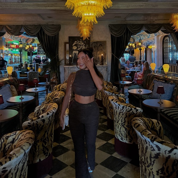 Two piece set - Picture 1 of 3